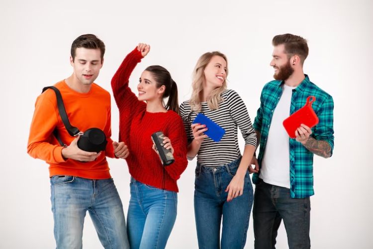 giovani-felici-valigie-freepik- risorgimentonocerino.it