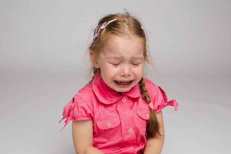 Bimba in lacrime - freepik - risorgimentonocerino.it