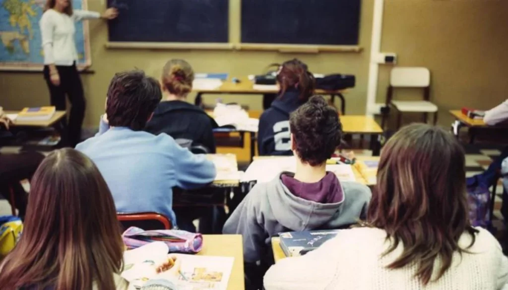 Il ritardo nell’apertura delle scuole in Campania: Villani (M5S) denuncia abuso di potere