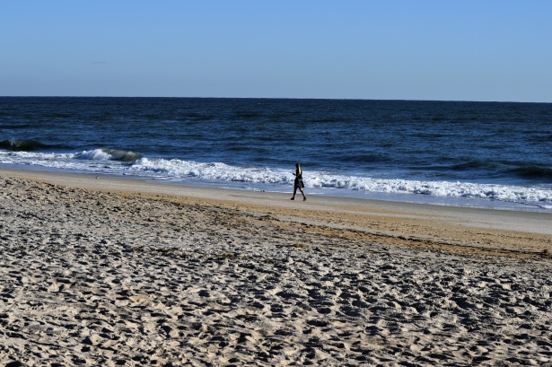 Riaperture in sicurezza: nuove norme per locali e spiagge