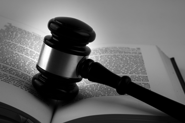 Un magistrato del Tribunale per i Minorenni di Napoli condannato per reati online