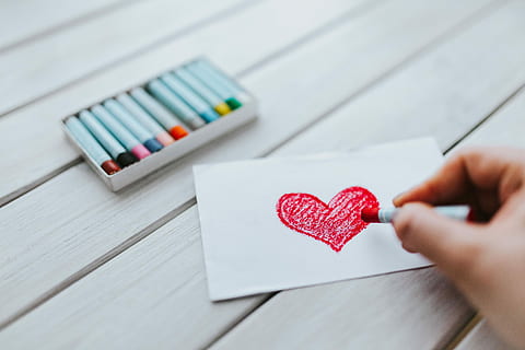Una serata di arte e letteratura alla “Sfinge”: “La poltrona di seta rossa” in primo piano