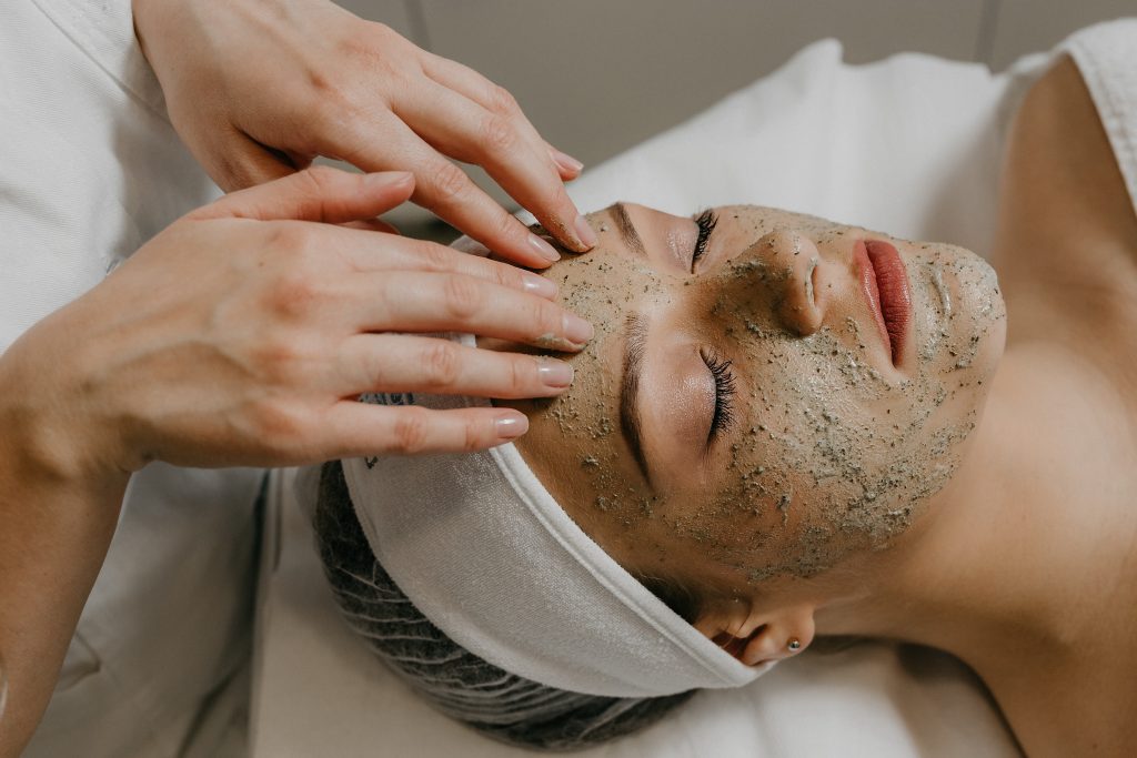 La stagione fredda e la cura dei piedi: un vademecum per evitare disastri estetici
