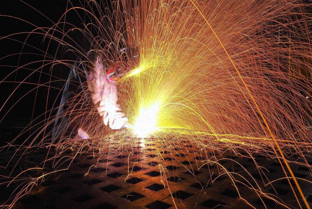 Sicurezza per le Feste: L’Esercito Italiano educa i giovani sui rischi dei fuochi d’artificio