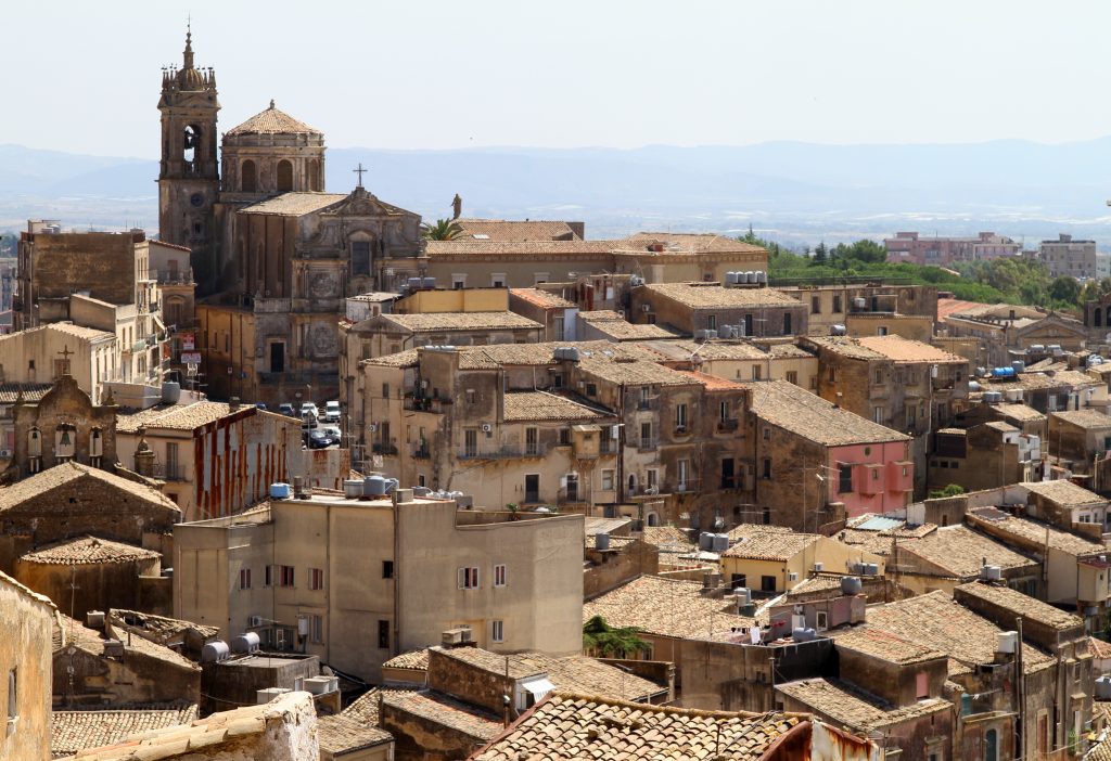 Caltagirone: Un Tesoro Barocco nel Cuore della Sicilia