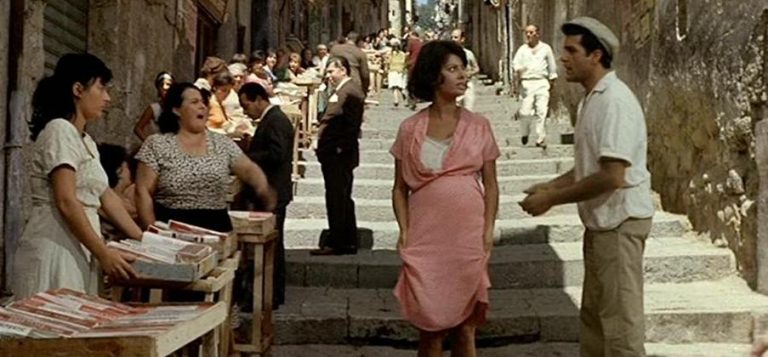 Operazione anti-contrabbando a Napoli: 17 arresti