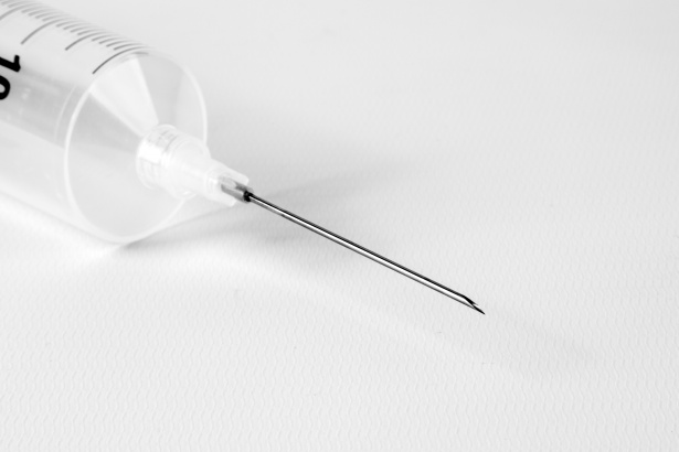 La corsa ai vaccini anti-Covid: tra promesse e attese