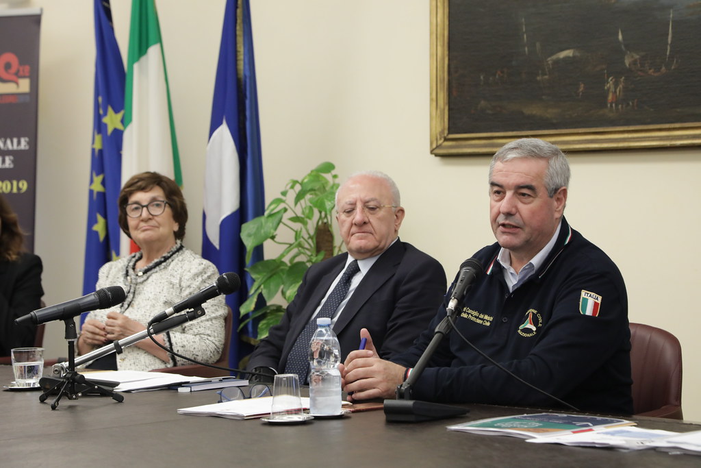 De Luca sollecita controlli stringenti sull’uso delle mascherine a Napoli