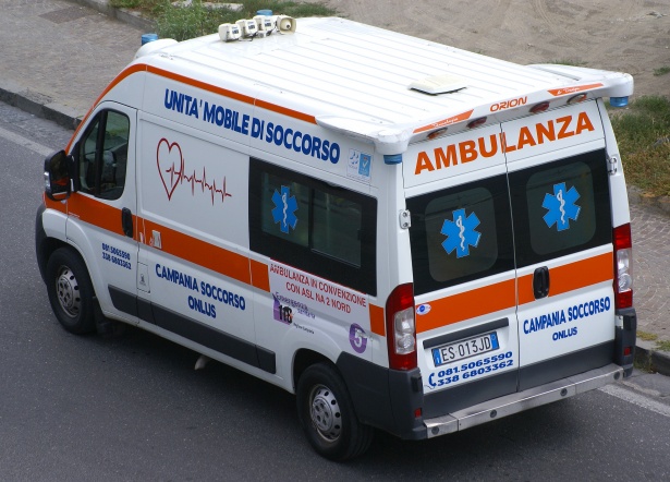 Visita di De Luca all’ospedale Umberto I dopo l’aggressione a un medico