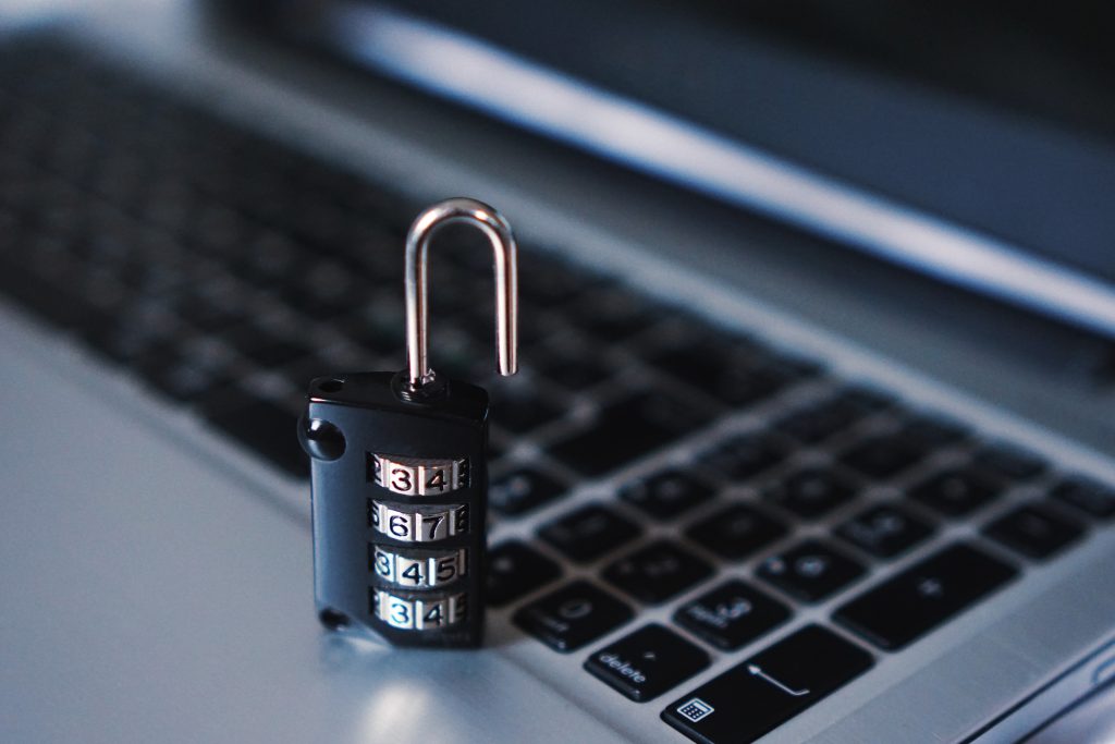 Proteggere la tua privacy online: consigli per Facebook, WhatsApp e Instagram