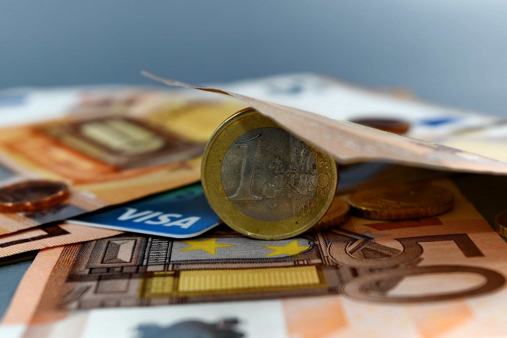 Abuso del Bonus Cultura 18app: 530 giovani e un rivenditore sanzionati in Campania