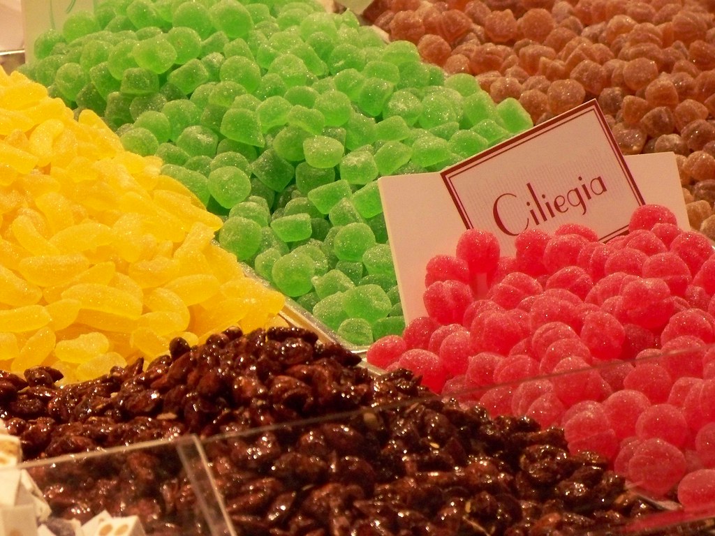 Salute a rischio per la Befana: sequestro di 320 kg di dolciumi nel Napoletano