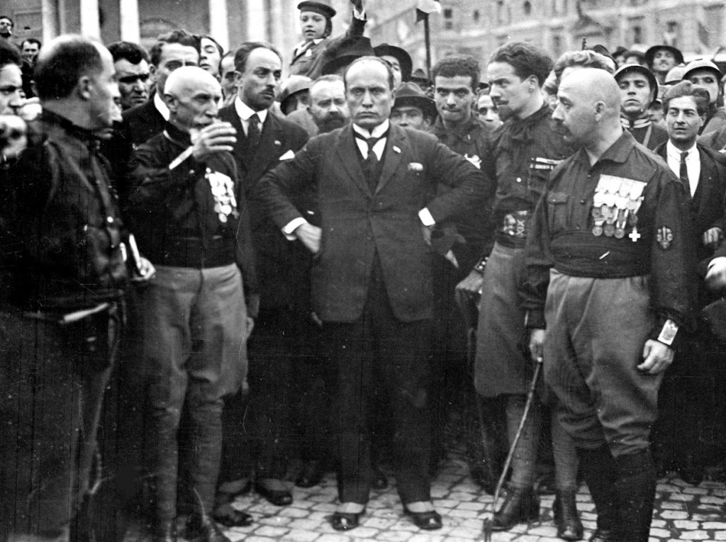 Il Fascismo: Un’Ideologia Complessa, Oltre i Simboli