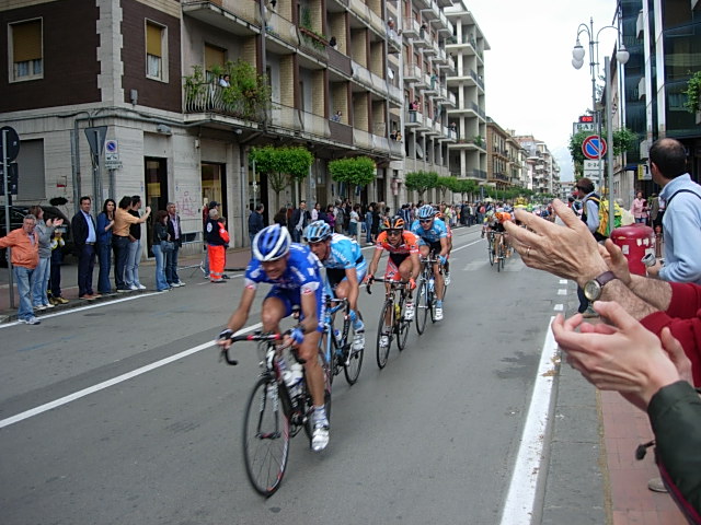 Il Giro d’Italia fa ritorno nell’Agro nocerino-sarnese dopo nove anni: un percorso campano ricco di storia e polemiche