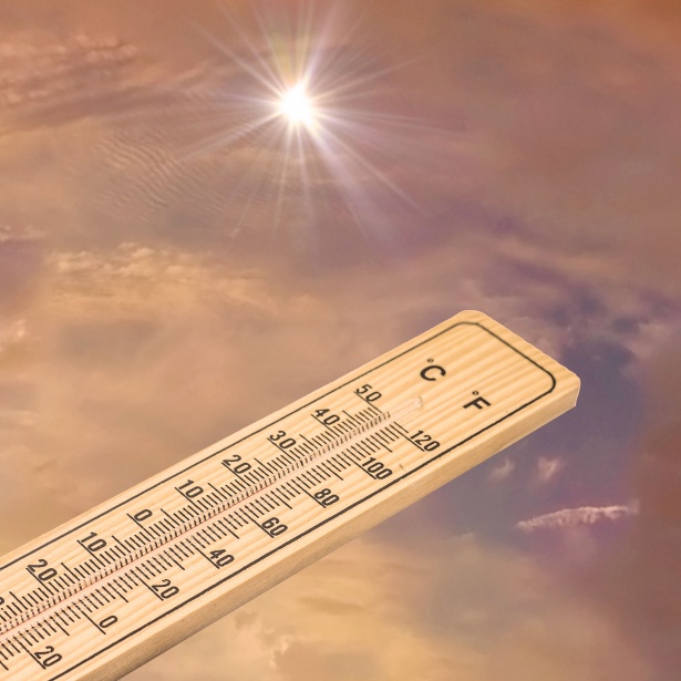 Previsioni meteo: stabilità e temperature in rialzo
L’anticiclone africano, pur con l’avanzata del vortice polare sull’Europa, mantiene la sua influenza, soprattutto nella sua parte occidentale, regalando alla Spagna temperature quasi estive. In Italia, dopo il transito di una perturbazione atlantica che ha lasciato qualche rovescio pomeridiano al Sud, si prevede un consolidamento dell’alta pressione. Da inizio ottobre, quindi, è attesa una settimana di tempo stabile sull’Agro Nocerino Inferiore, con temperature in aumento a partire dal 27 settembre. Il picco di calore è previsto tra il 2 e il 3 ottobre, con un possibile cambio di scenario verso condizioni più autunnali a partire dal 5 ottobre. Ulteriori aggiornamenti saranno pubblicati prossimamente. Roberto Citarella