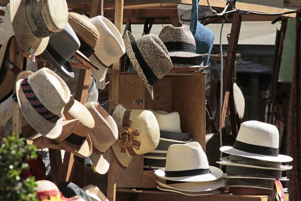 Il fascino intramontabile del Panama femminile: un accessorio che conquista