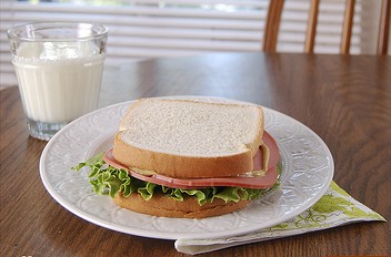 Il panino: un’icona culinaria con una storia plurisecolare