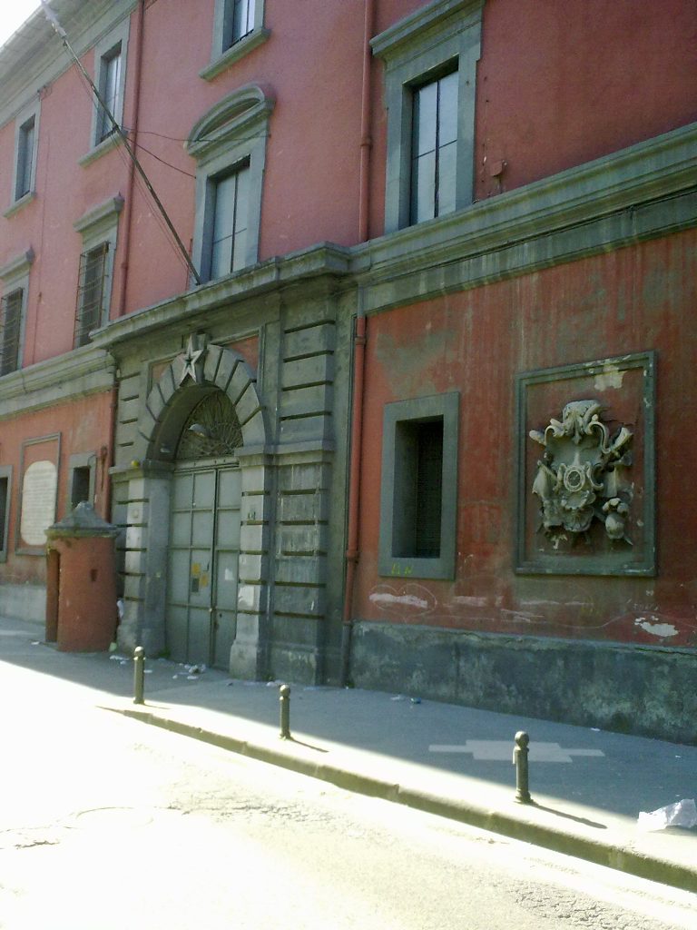 L’incuria secolare della Caserma Tofano: un monumento borbonico in rovina
