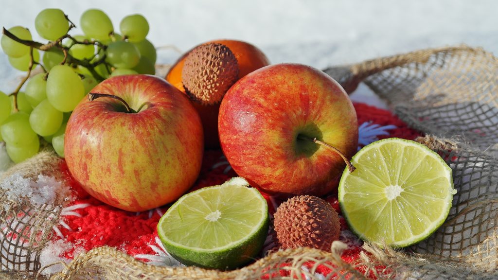 Dieta e abbronzatura: verità e miti sull’alimentazione estiva
