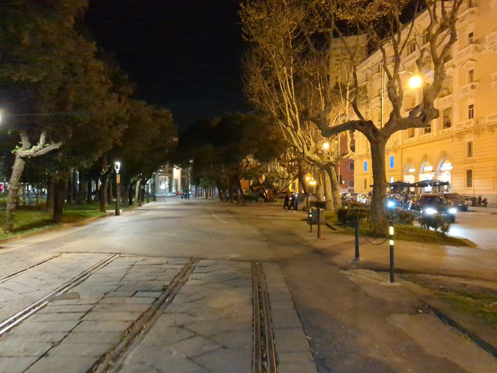 Violenta aggressione a Salerno: diciassettenne denunciato