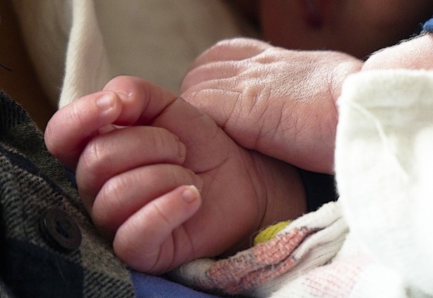 Lieto Fine a Nocera Inferiore: Madre e Figlia Salvate da Intervento Ginecologico d’Urgenza