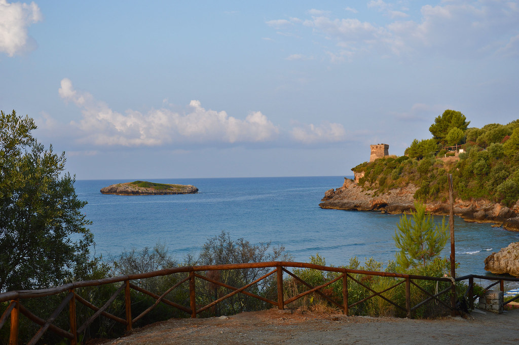 Un bagnino eroe aggredito a Marina di Camerota