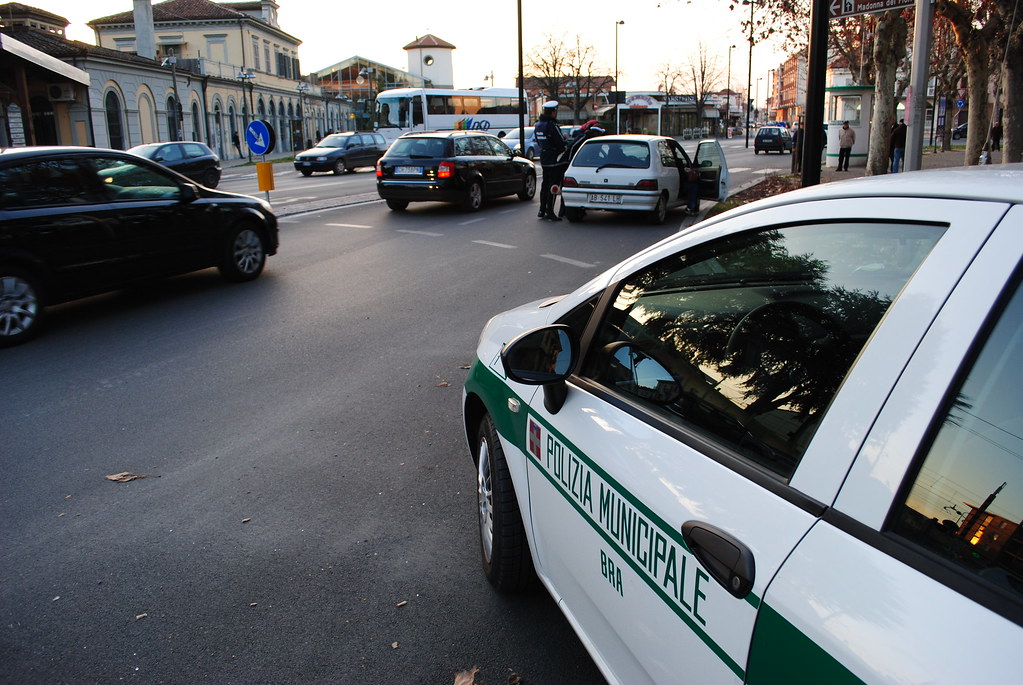 Salerno e provincia: intensi controlli notturni, tre locali sanzionati