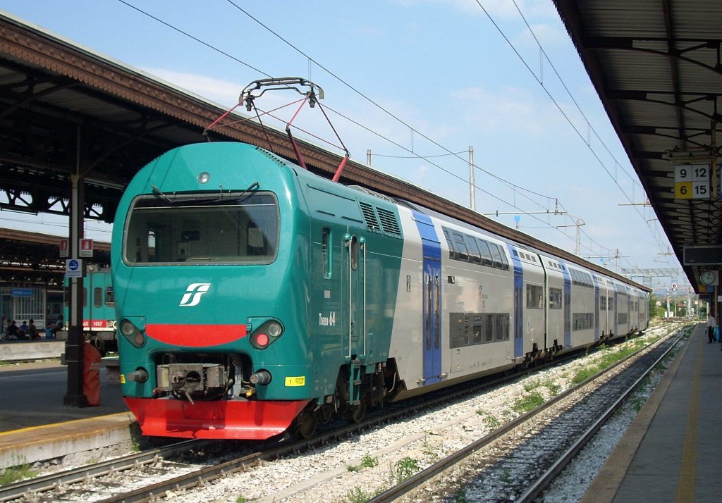 Pendolari Napoli-Salerno: appello ai sindaci per il ripristino del servizio ferroviario