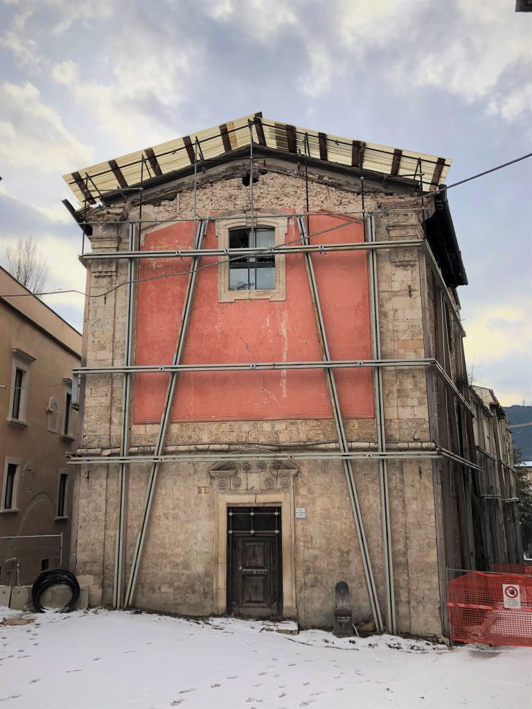 Crollo tetto scuola Solimena a Nocera Inferiore: incidente evitato per un soffio