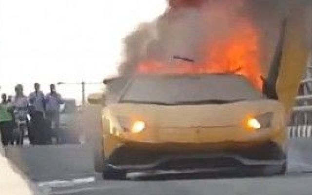 Incendio di un’auto a Nocera Inferiore: intervento dei Vigili del Fuoco in Via Rea
