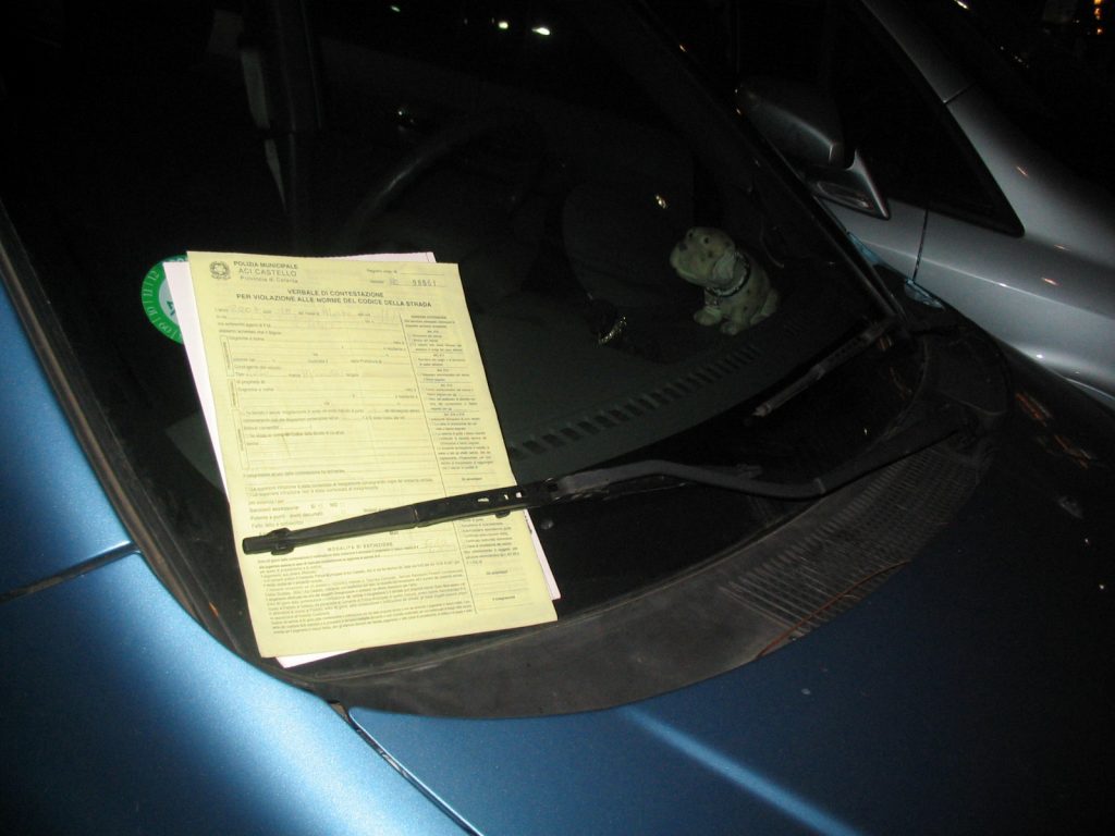 Parcheggio incivile a Nocera Inferiore: impunità garantita?