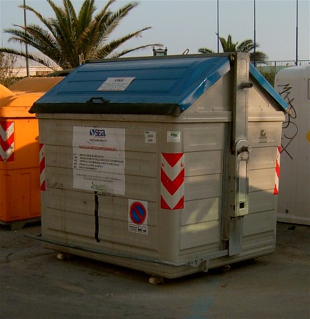 Sanificazione approfondita dei contenitori per rifiuti a Nocera Inferiore