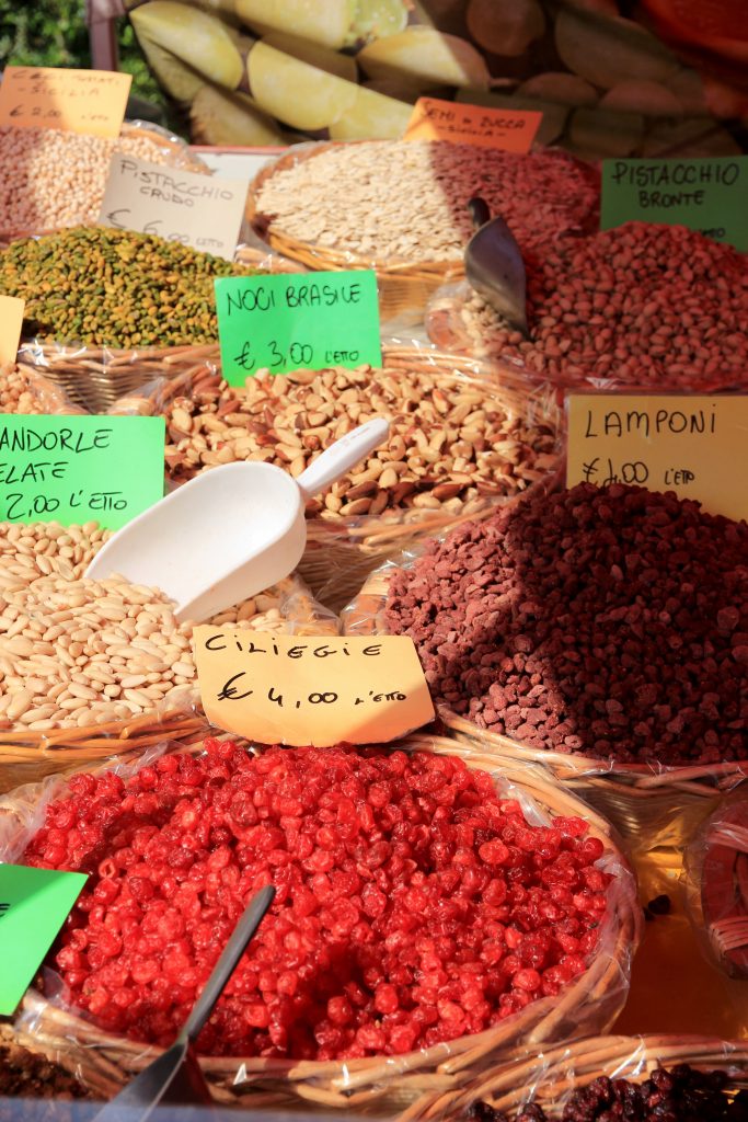 Il mercato di via Matteotti a Nocera Inferiore torna operativo