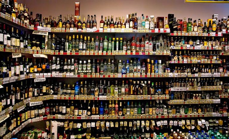 Sequestro di Alcol Etilico a Nola: Due Denunce per Evasione Fiscale