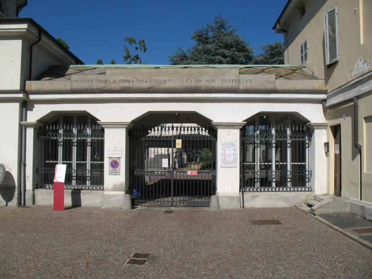 Chiusura del cimitero di Pagani per la commemorazione dei defunti