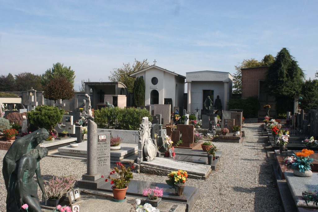 Pagani: Accesso al cimitero limitato per contenere assembramenti