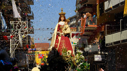 La Festa della Madonna delle Galline: Celebriamo la bellezza con un Turbante!