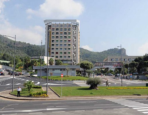 Il Cup dell’Azienda Ospedaliera Universitaria di Salerno: un collo di bottiglia persistente