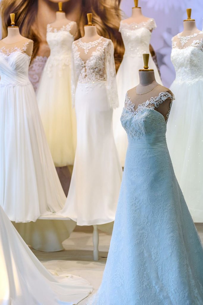 Essere testimone di nozze: un’occasione elegante, ma quale look scegliere?