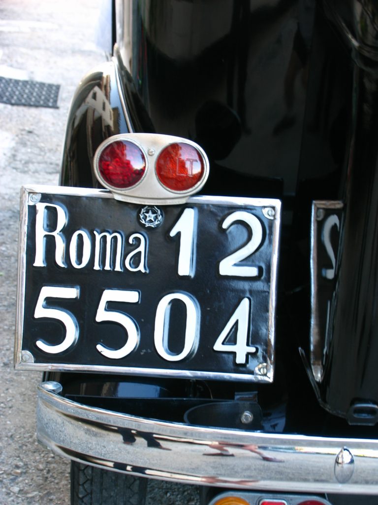 Ieri sera a Scafati: maxi multa per auto con targa falsa