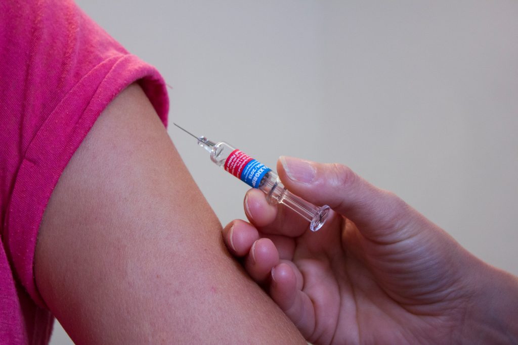Tentativo di frode vaccinale sventato: un 50enne denunciato