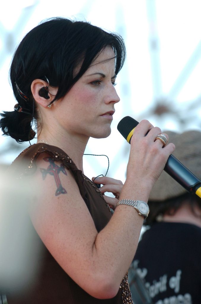 La tragica scomparsa di Dolores O’Riordan: un’analisi del Disturbo da Stress Post-Traumatico Complesso