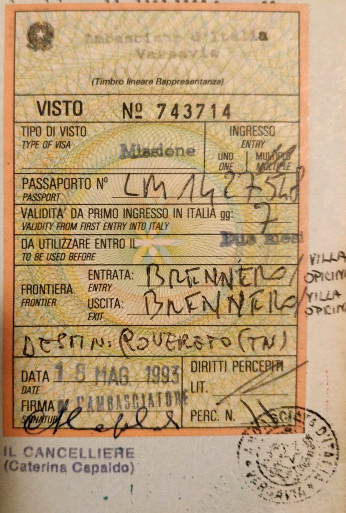 Due arresti a Capodichino per traffico di documenti falsi
