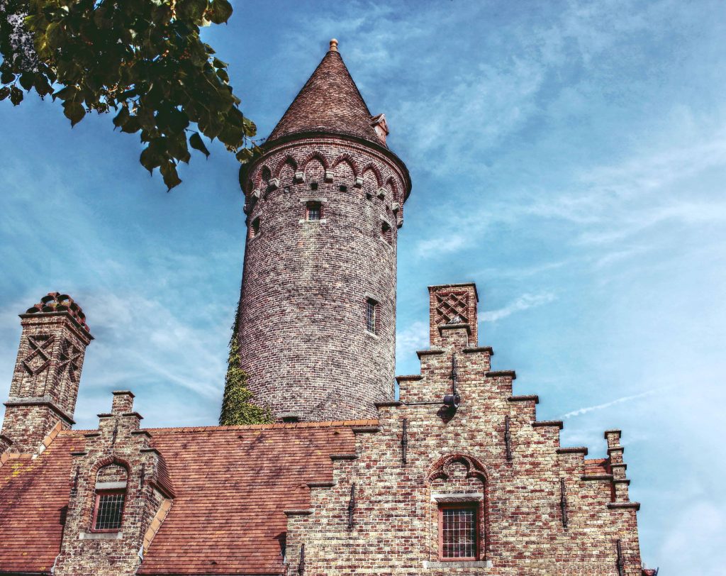 Sequestro di un Castello nel Cilento: frode fiscale milionaria svelata