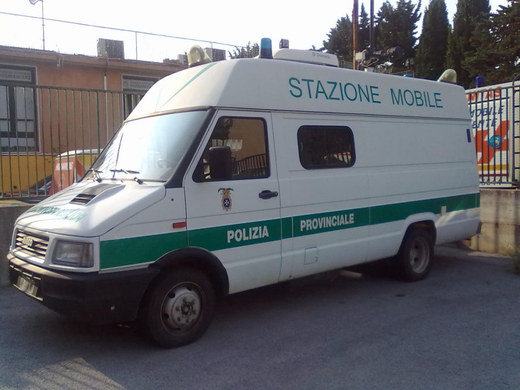 TITOLO:  Natale a Salerno: Controlli di Polizia e Appello alla Prudenza