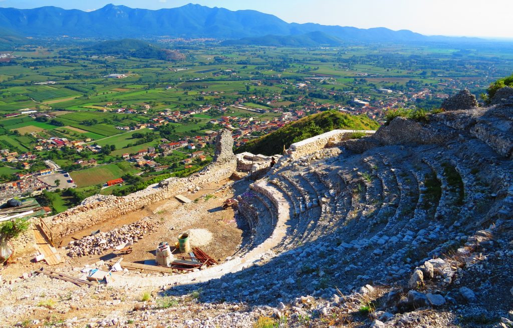 Tesori archeologici di Pietravairano: un teatro-tempio di epoca romana