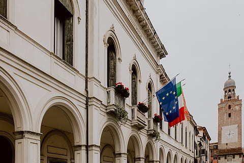 La Crisi Greca: Un Dilemma di Coerenza e Responsabilità
