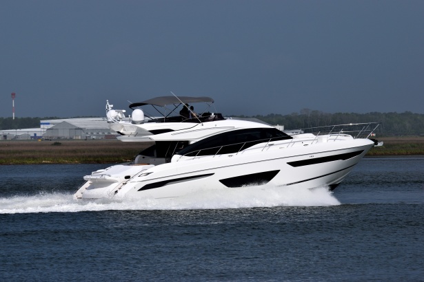 Ventinove italiani sanzionati per yachts di lusso non dichiarati