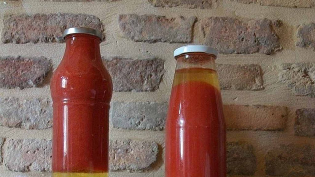 Lo chiamano il “Sugo di Sangue”: scoperto in tutti i supermercati | Non comprarlo: è pericolosissimo
