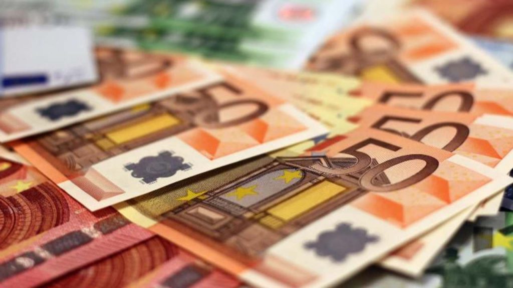 Tragica ultim’ora: da Ferragosto addio per sempre ai contanti | Non li puoi più utilizzare
